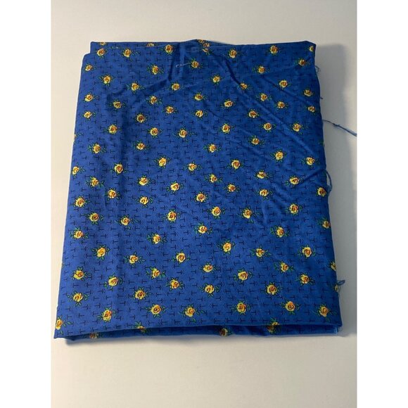 Fabric Floral Red Blue White Green Quilting Sewing Arts Crafts Remnants VTG - Picture 8 of 16